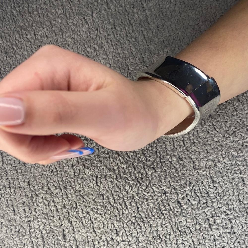 Silver wrist cuff - Picture 3 of 8